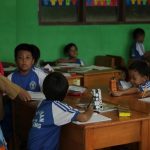 Dedikasi Guru pada Daerah, Membagi Ilmu Tanpa Ribut Bayaran