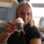 FOTO: Es Krim Vanila ‘Rasa Bersalah’ yang dimaksud Terbuat dari Plastik